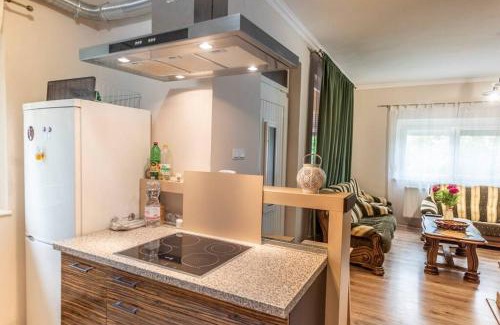 Gyoparosfuerdo House | Family-Friendly Retreat at Cédrus Nyaralóház, Gyopárosfürdő