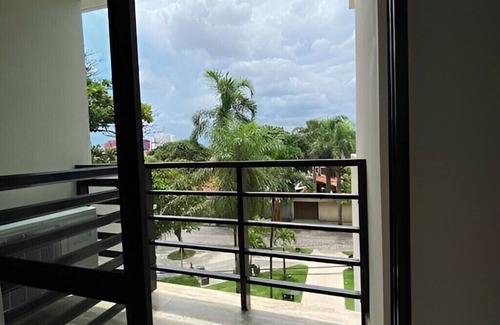 Santa Cruz Apartment | Cozy Central Apartment with Spa & Kitchen Amenities