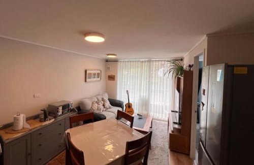 Puerto Montt Apartment | Céntrico, cómodo y moderno departamento en Puerto Montt con estacionamiento privado incluido