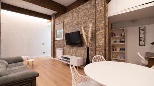 Egia Apartment | Central Hotel by Bus/Train Station and Nearby Beaches
