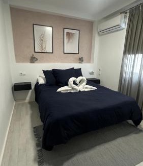 Distrito Centro Apartment | Dreamy Central Retreat - Child Friendly & Guest Rated 9.8