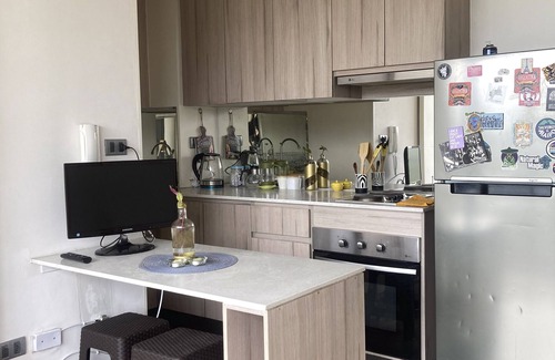 Quinta Normal Apartment | Central and Serene Hotel with Mountain Views & Spa Amenities