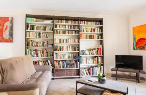 Molieres-sur-Ceze House | Inviting Holiday Home in Molières-sur-Cèze with Pool