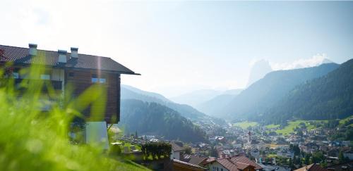 Ortisei Apartment | Pet Friendly Escape at Cësa Marmolada - 4 Star Excellence