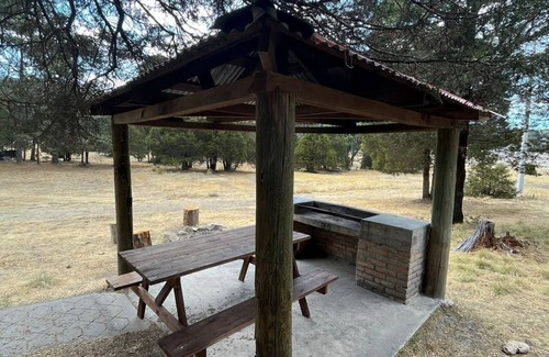 Pueblo Nuevo Cabin | Relaxing Cabana Stay Near Parque la Pirámide with Spa