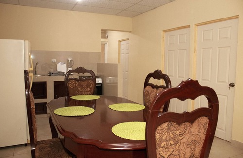 Santa Ana House | Convenient Getaway with Spa & Breakfast in Santa Ana