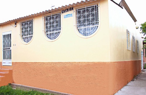 Santa Ana House | Convenient Getaway with Spa & Breakfast in Santa Ana