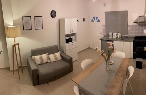 Comodoro Rivadavia Apartment | Cozy Retreat in Comodoro Rivadavia with Restaurant & Breakfast