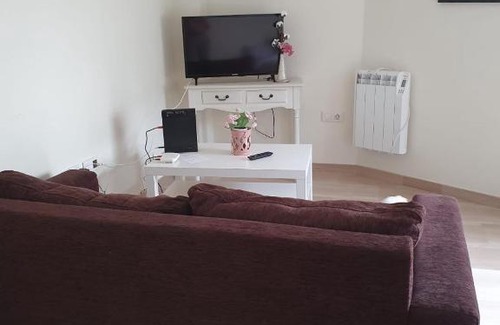 Barrio de la Vega Apartment | Comfortable and Functional A4 Studio: Pet & Child Friendly