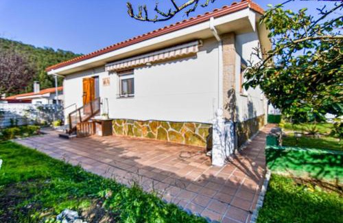 Argonos House | Cozy Chalet with Garden in Argoños - Pet and Child Friendly