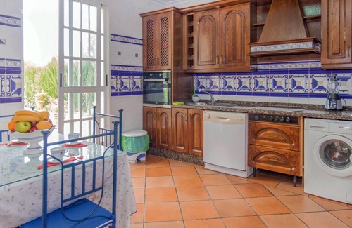 Palma del Rio Villa | Exceptional Córdoba 004: Relax with Pool and Spa Amenities