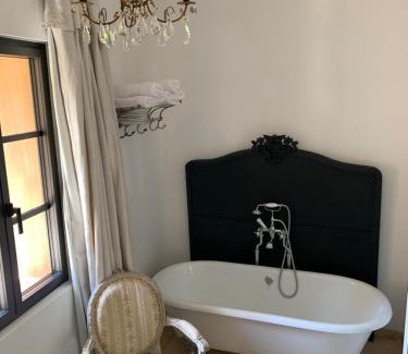 Ansouis Bed & Breakfast | Guest Rated 10/10 at Côté Ansouis with Pool Access