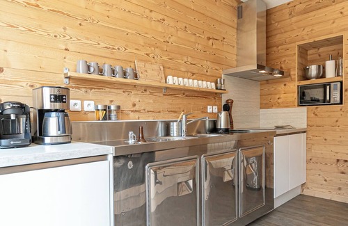 Le Bourget Apartment | Spacious Côté-bourget Apartment for Ski Lovers, 10 Guests