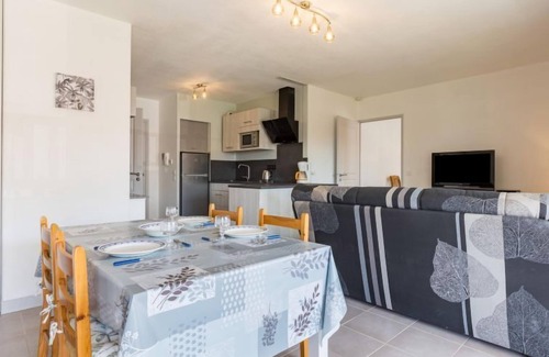 Soustons House | Experience Côté du Lac: Oceanfront Bliss with Spa Retreat