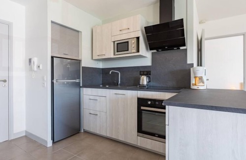 Soustons House | Experience Côté du Lac: Oceanfront Bliss with Spa Retreat