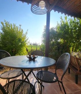 Saumane-de-Vaucluse Apartment | Discover Provence: Poolside Golf Retreat with Tennis Courts