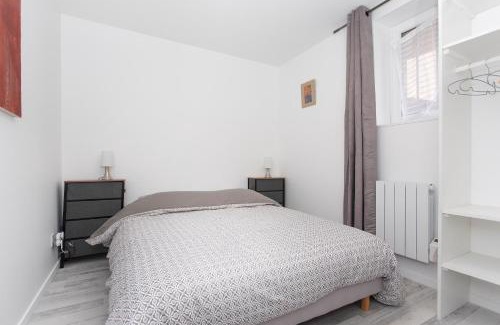 Le Coteau Apartment | Cozy Côté Jardin 2 Apartment with Garden, Pet Friendly