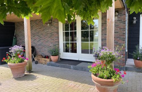 Municipality of Schouwen-Duiveland House | Beautiful Côté Jardin: Guest Rated 9.8 with Pet-Friendly Perks