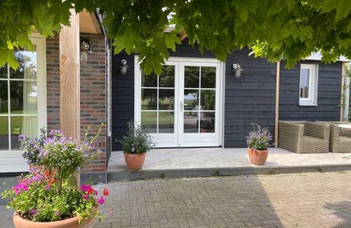 Municipality of Schouwen-Duiveland House | Beautiful Côté Jardin: Guest Rated 9.8 with Pet-Friendly Perks