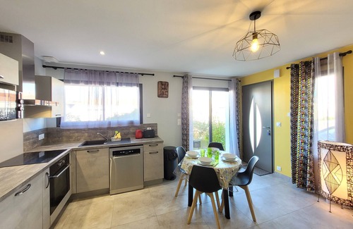 Vendee House | Beachside Retreat with Pool and Ocean Views, Just Steps Away!