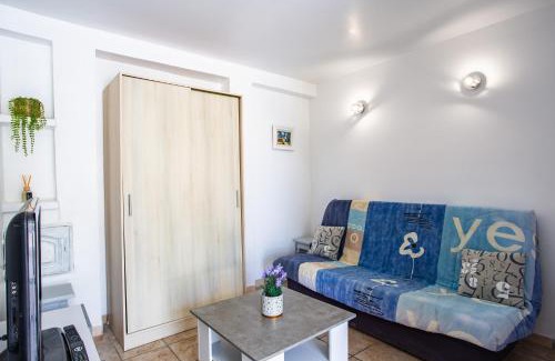 Beaucaire Apartment | Family-Friendly Stay at Côté Oliviers with Pool Access