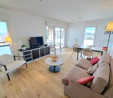 Lyon City Centre Apartment | Stylish Côté Parc Apartment with Terrace - Family-Friendly Stay
