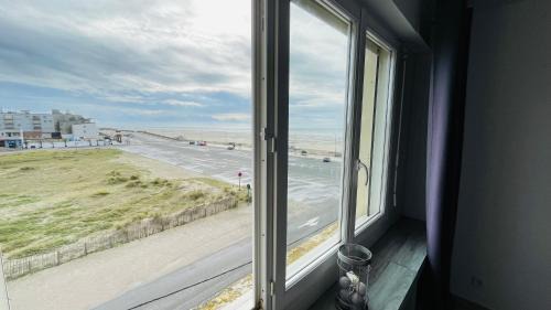 Stella-Plage Apartment | Oceanfront Getaway at Côté Sud - Vue Mer Stella-Plage