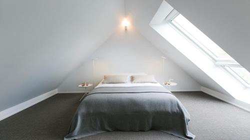 Herve Bed & Breakfast | Experience côté verger B&B: Oceanfront Bliss Awaits