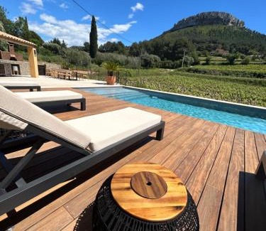 Cassis Bed & Breakfast | Outstanding Côté Vignes Cassis with Pool & Ocean View