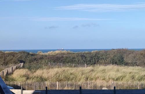 Bleriot-Plage Apartment | Oceanfront Getaway at Côte et mer, Rated 9.2 by Guests