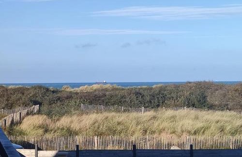 Bleriot-Plage Apartment | Oceanfront Getaway at Côte et mer, Rated 9.2 by Guests