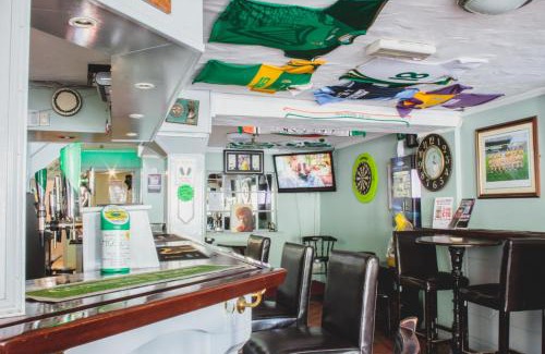 Westport Bed & Breakfast | Enjoy Cú Chulainns Accommodation with a Refreshing Pool
