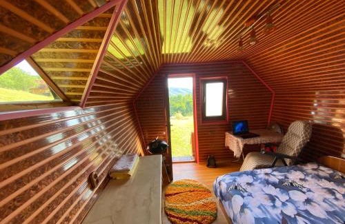 Banita Ski Chalet | Rustic Retreat: Pet-Friendly Oceanfront Getaway Awaits