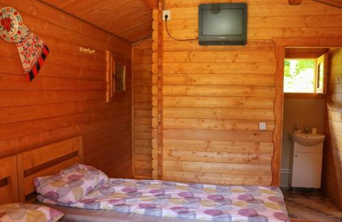 Suncuius Other | Top-Rated Căbănuțe Izbândiș: Pool & Breakfast Included