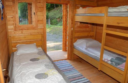 Suncuius Other | Top-Rated Căbănuțe Izbândiș: Pool & Breakfast Included