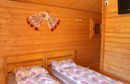 Suncuius Other | Top-Rated Căbănuțe Izbândiș: Pool & Breakfast Included