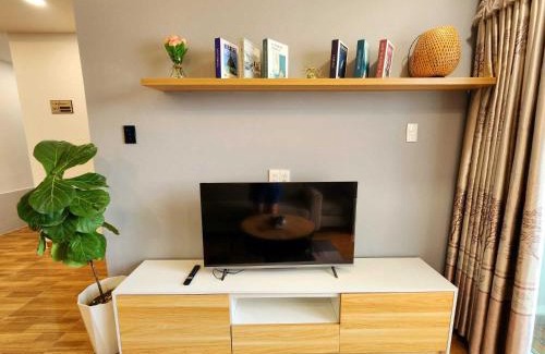 District 4 Apartment | Elegant 2-Bedroom Apartment Near City Center with River View