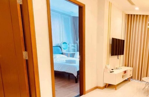 Little Japan Apartment | Elegant LandMark 81 Apartments with Pool & Family Amenities