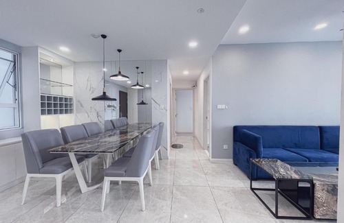 District 7 Apartment | Experience Sunrise City View: Pet Friendly & Family Fun