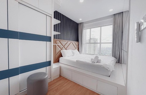 District 7 Apartment | Experience Sunrise City View: Pet Friendly & Family Fun