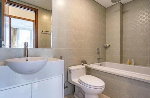 Hang Xanh Apartment | Top-Rated Vinhome Central Park Stay: Family & Pet Friendly