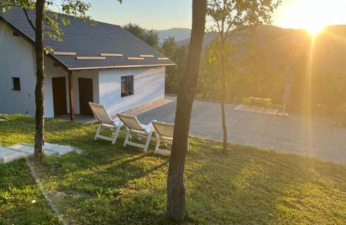 Viseu de Sus House | Oceanfront Escape at Căsuța bunicii - Family Friendly Stay