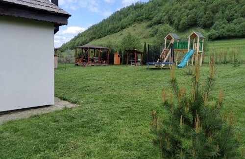 Turnu Rosu House | Family-Friendly Stay at Căsuța din Rusca - Rated 9.9/10