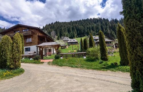 Borsa Ski Chalet | Discover Căsuța lui Gogu: Family-Friendly with Hot Tub