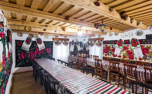 Borsa Ski Chalet | Discover Căsuța lui Gogu: Family-Friendly with Hot Tub