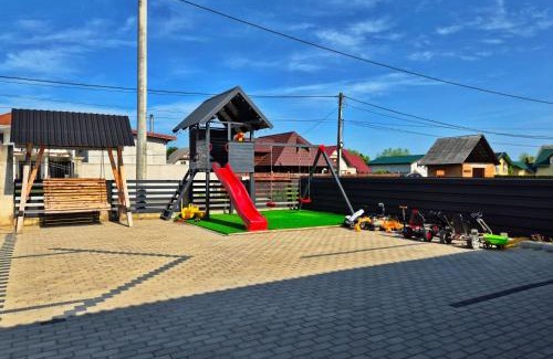 Cluj-Napoca Cabin | Family-Friendly Retreat at Căsuțele Denis&Lucas