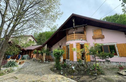 Vernesti House | Enchanting Căsuțele din pădure: Top-Rated Getaway