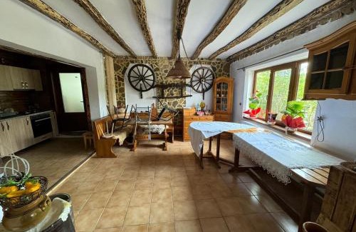 Vernesti House | Enchanting Căsuțele din pădure: Top-Rated Getaway