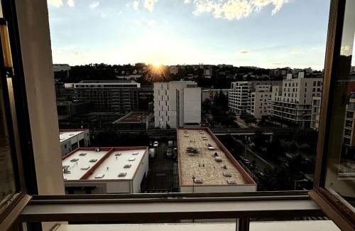 Perrache Apartment | Discover Cœur de Confluence: Ideal for Family Getaways