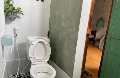 Buon Ma Thuot House | Artistic Cọ Cùn Homestay: Child-Friendly & Guest Rated 10/10